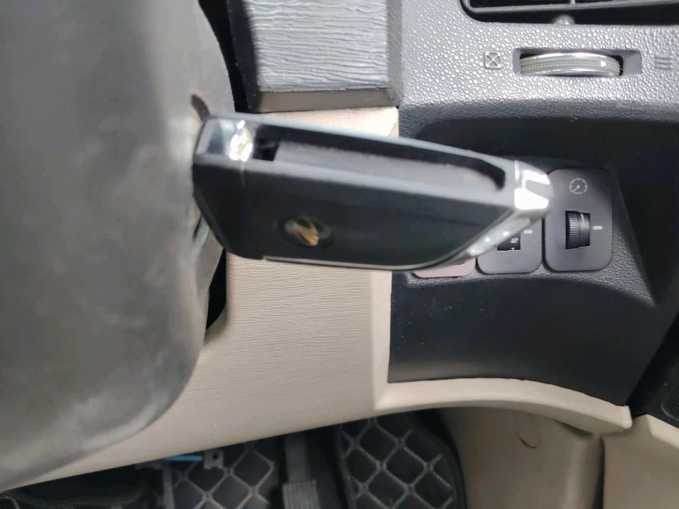 2017 Mahindra XUV500 W6 AT 1.99, Diesel, Automatic, 1,06,398 km, interior
