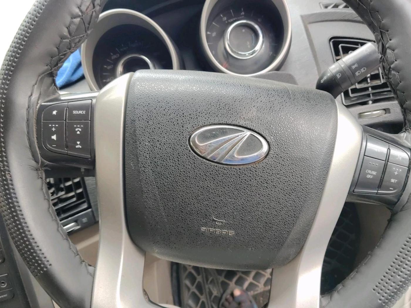 2017 Mahindra XUV500 W6 AT 1.99, Diesel, Automatic, 1,06,398 km, interior