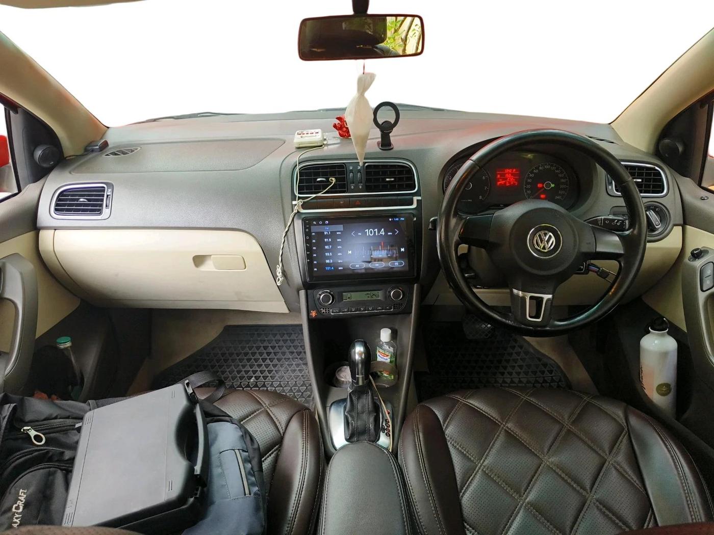 2010 Volkswagen Vento HIGHLINE PETROL AT, Petrol, Automatic, 95,302 km, interior