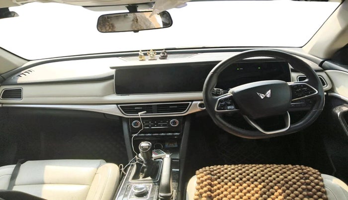 2022 Mahindra XUV700 AX 7 D MT 7 STR, Diesel, Manual, 85,583 km, interior