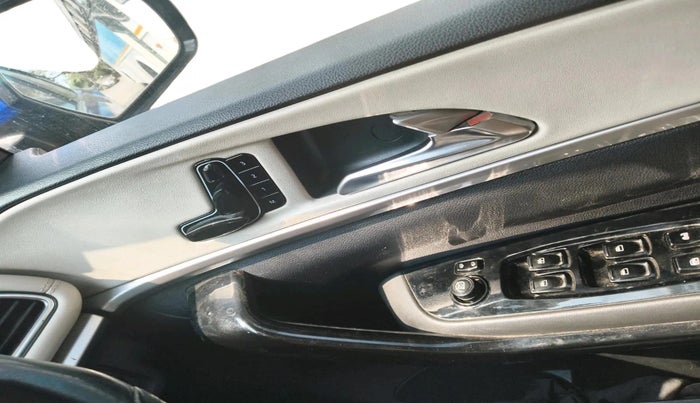 2022 Mahindra XUV700 AX 7 D MT 7 STR, Diesel, Manual, 85,583 km, interior