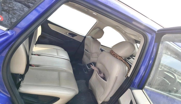 2022 Mahindra XUV700 AX 7 D MT 7 STR, Diesel, Manual, 85,583 km, interior