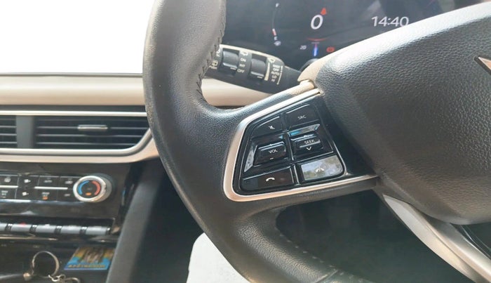 2022 Mahindra XUV700 AX 7 D MT 7 STR, Diesel, Manual, 85,583 km, interior