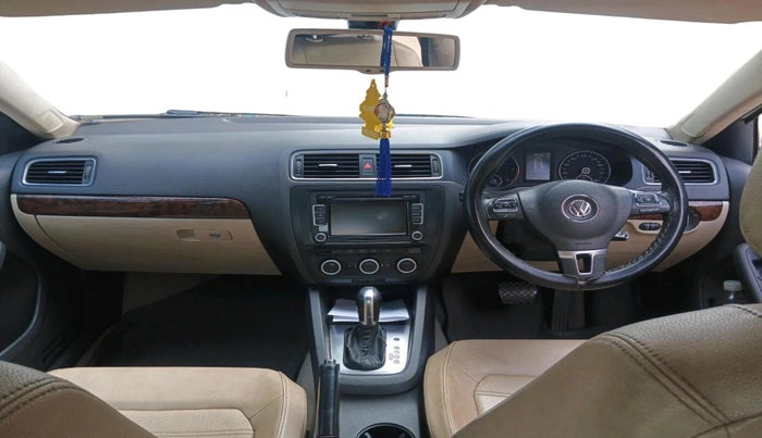 2014 Volkswagen Jetta HIGHLINE TDI AT, Diesel, Automatic, 1,22,700 km, interior