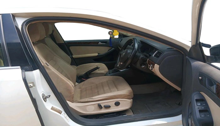 2014 Volkswagen Jetta HIGHLINE TDI AT, Diesel, Automatic, 1,22,700 km, interior