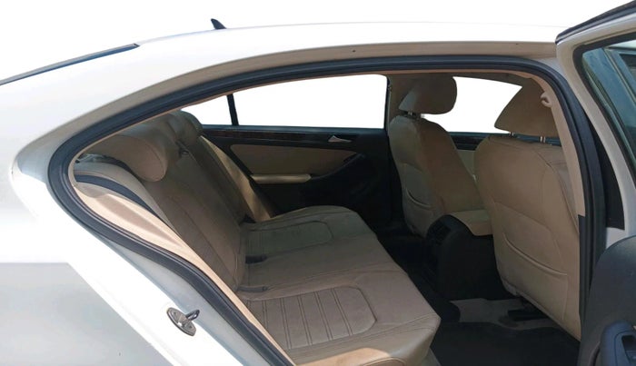 2014 Volkswagen Jetta HIGHLINE TDI AT, Diesel, Automatic, 1,22,700 km, interior