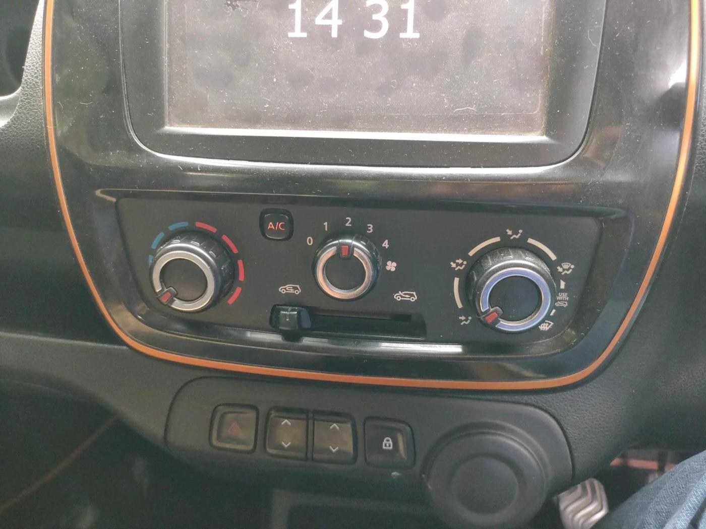 2017 Renault Kwid CLIMBER 1.0, Petrol, Manual, 57,889 km, interior