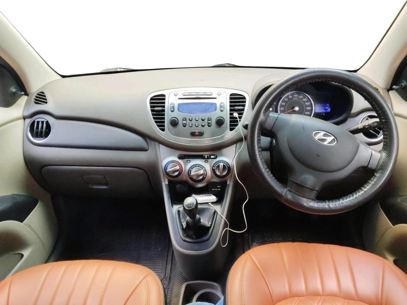 2016 Hyundai i10 SPORTZ 1.1, Petrol, Manual, 59,378 km, interior