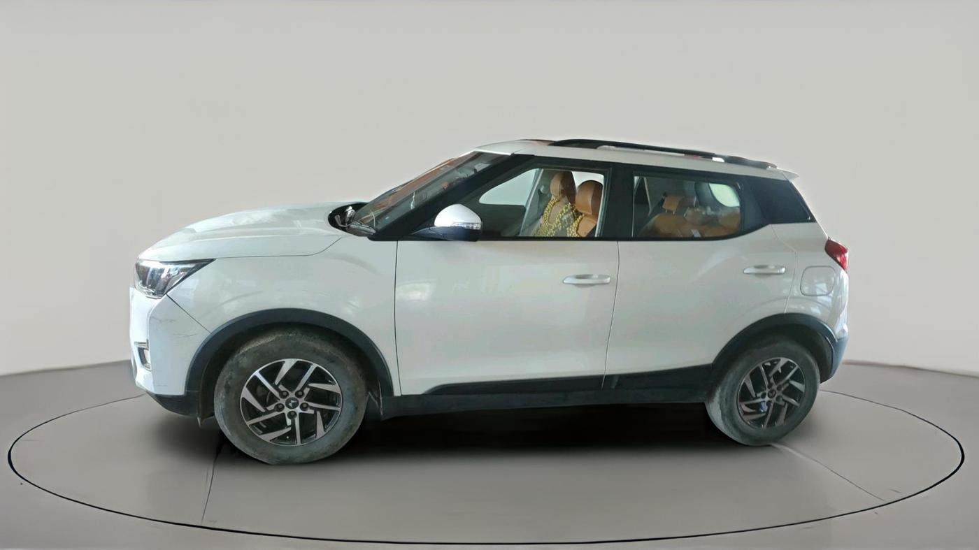 2023 Mahindra XUV300 W8 (O) 1.2 PETROL AMT, Petrol, Automatic, 16,526 km, exterior