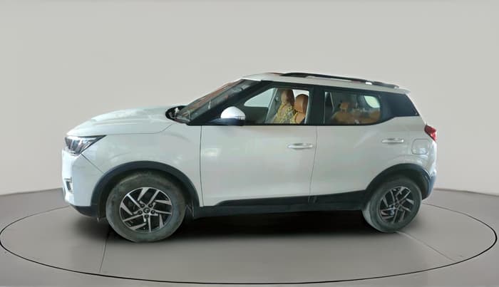 2023 Mahindra XUV300 W8 (O) 1.2 PETROL AMT, Petrol, Automatic, 16,526 km, exterior