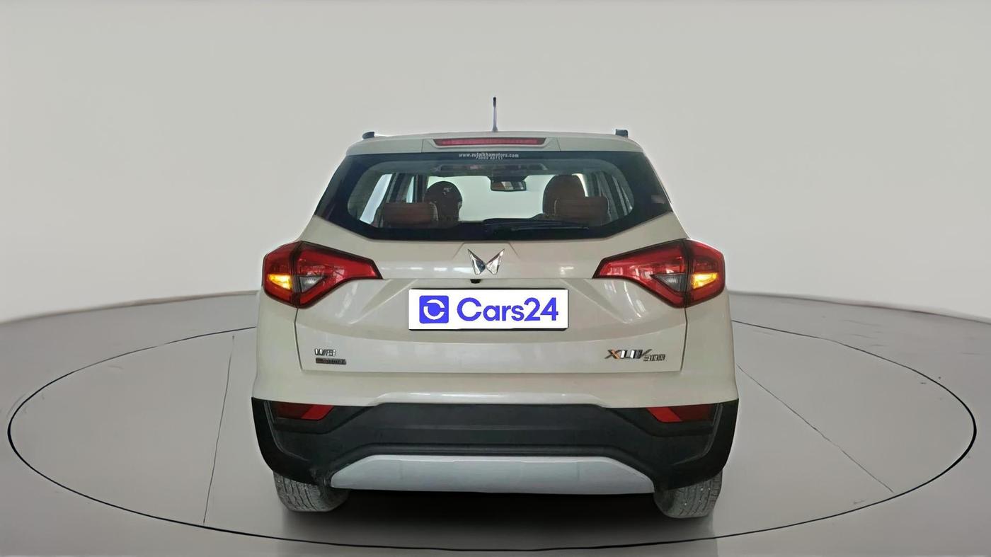 2023 Mahindra XUV300 W8 (O) 1.2 PETROL AMT, Petrol, Automatic, 16,526 km, exterior
