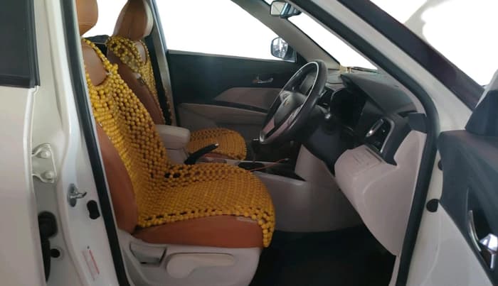 2023 Mahindra XUV300 W8 (O) 1.2 PETROL AMT, Petrol, Automatic, 16,526 km, interior