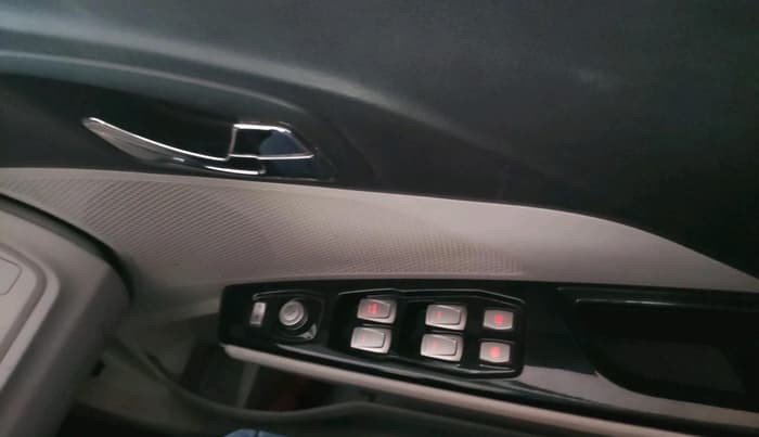 2023 Mahindra XUV300 W8 (O) 1.2 PETROL AMT, Petrol, Automatic, 16,526 km, interior