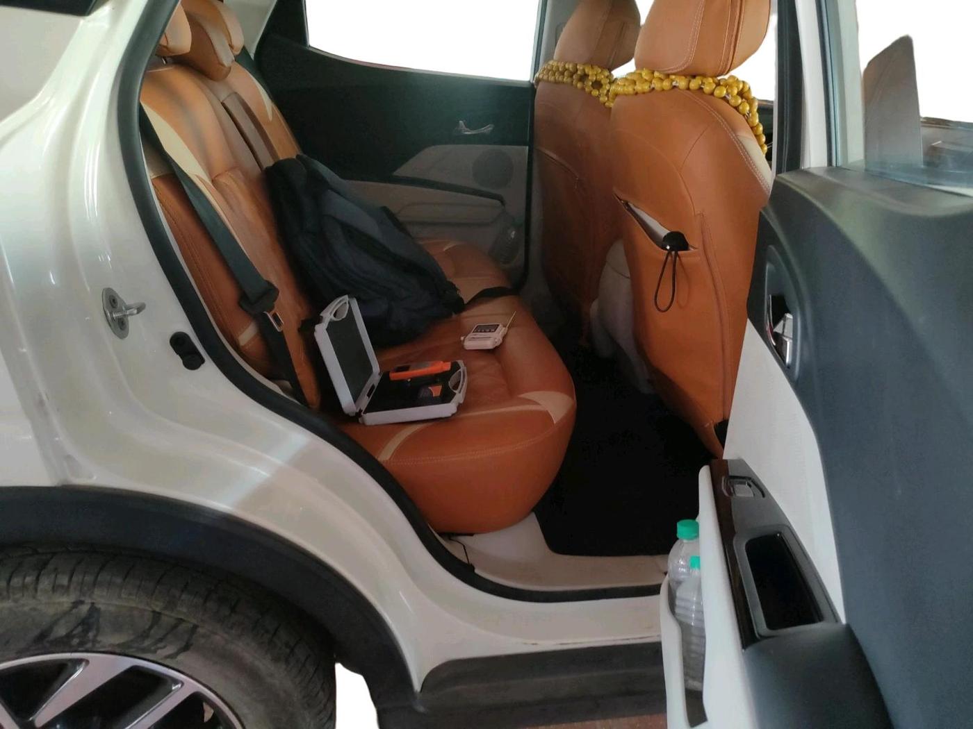 2023 Mahindra XUV300 W8 (O) 1.2 PETROL AMT, Petrol, Automatic, 16,526 km, interior