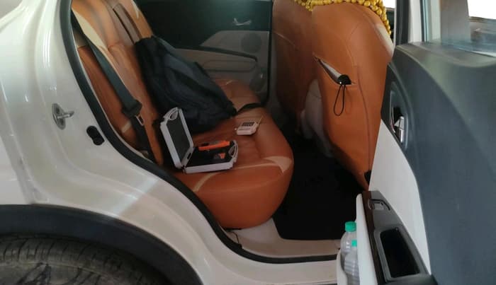 2023 Mahindra XUV300 W8 (O) 1.2 PETROL AMT, Petrol, Automatic, 16,526 km, interior