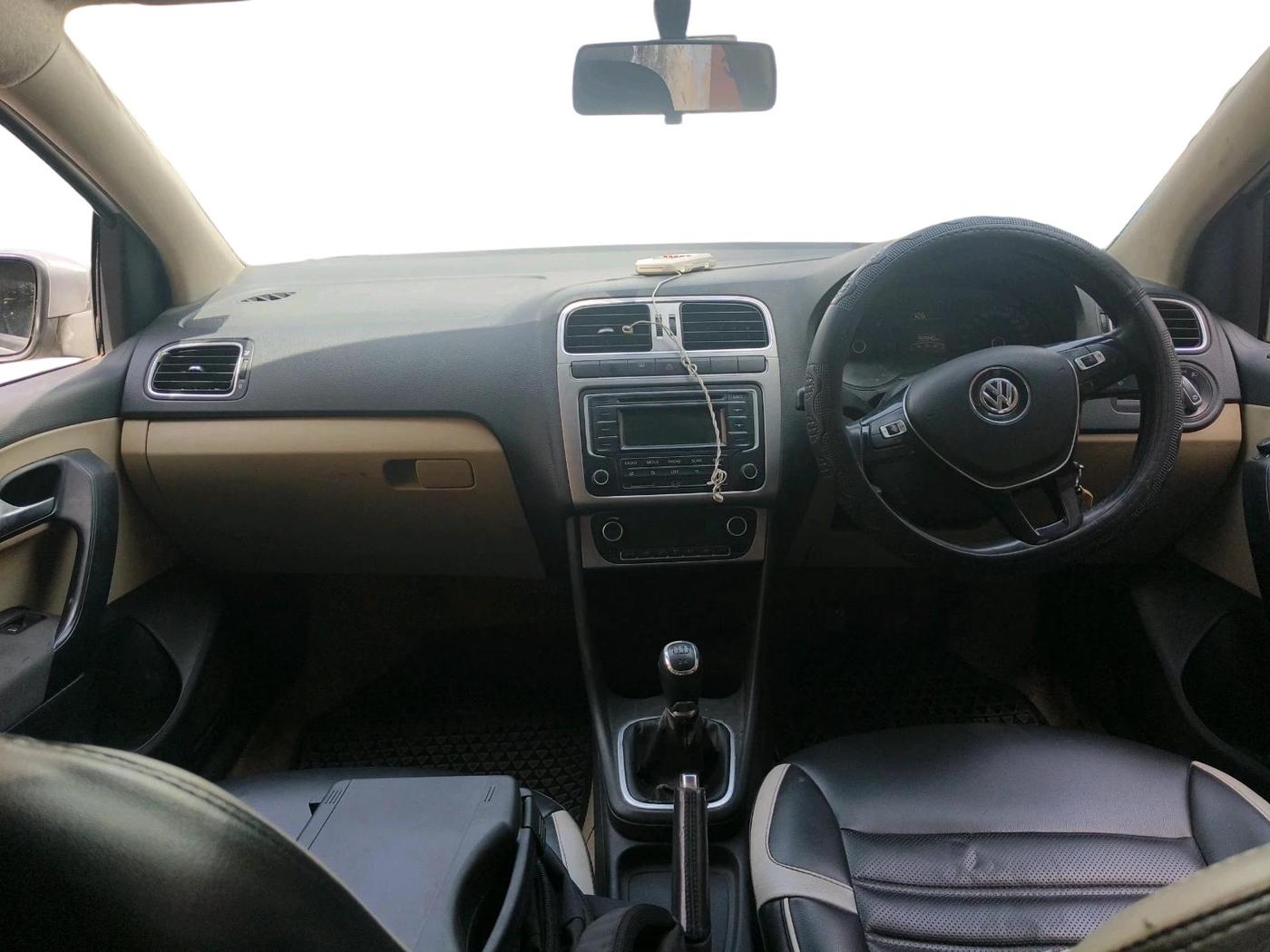 2014 Volkswagen Polo HIGHLINE1.5L, Diesel, Manual, 92,940 km, interior