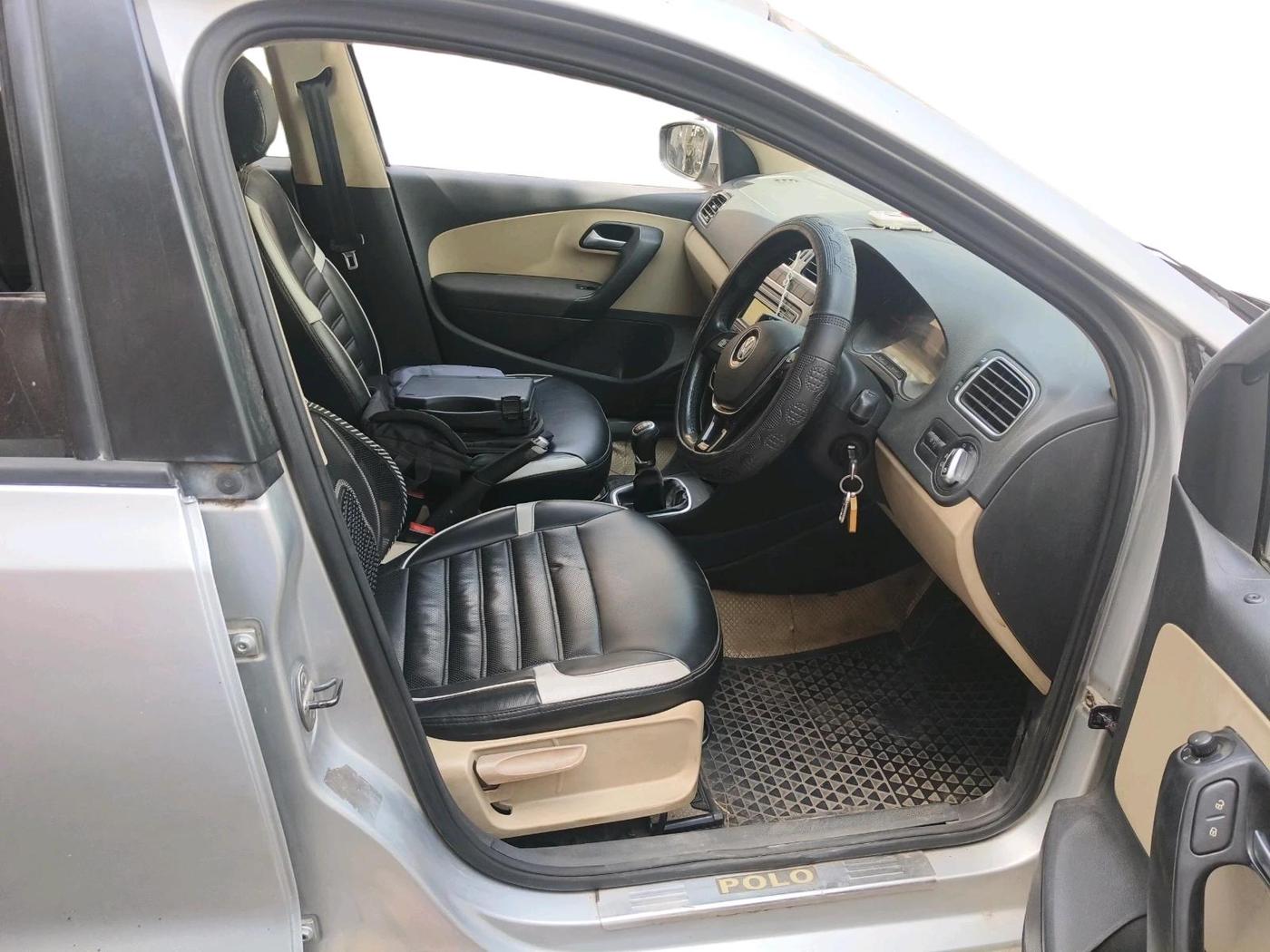 2014 Volkswagen Polo HIGHLINE1.5L, Diesel, Manual, 92,940 km, interior