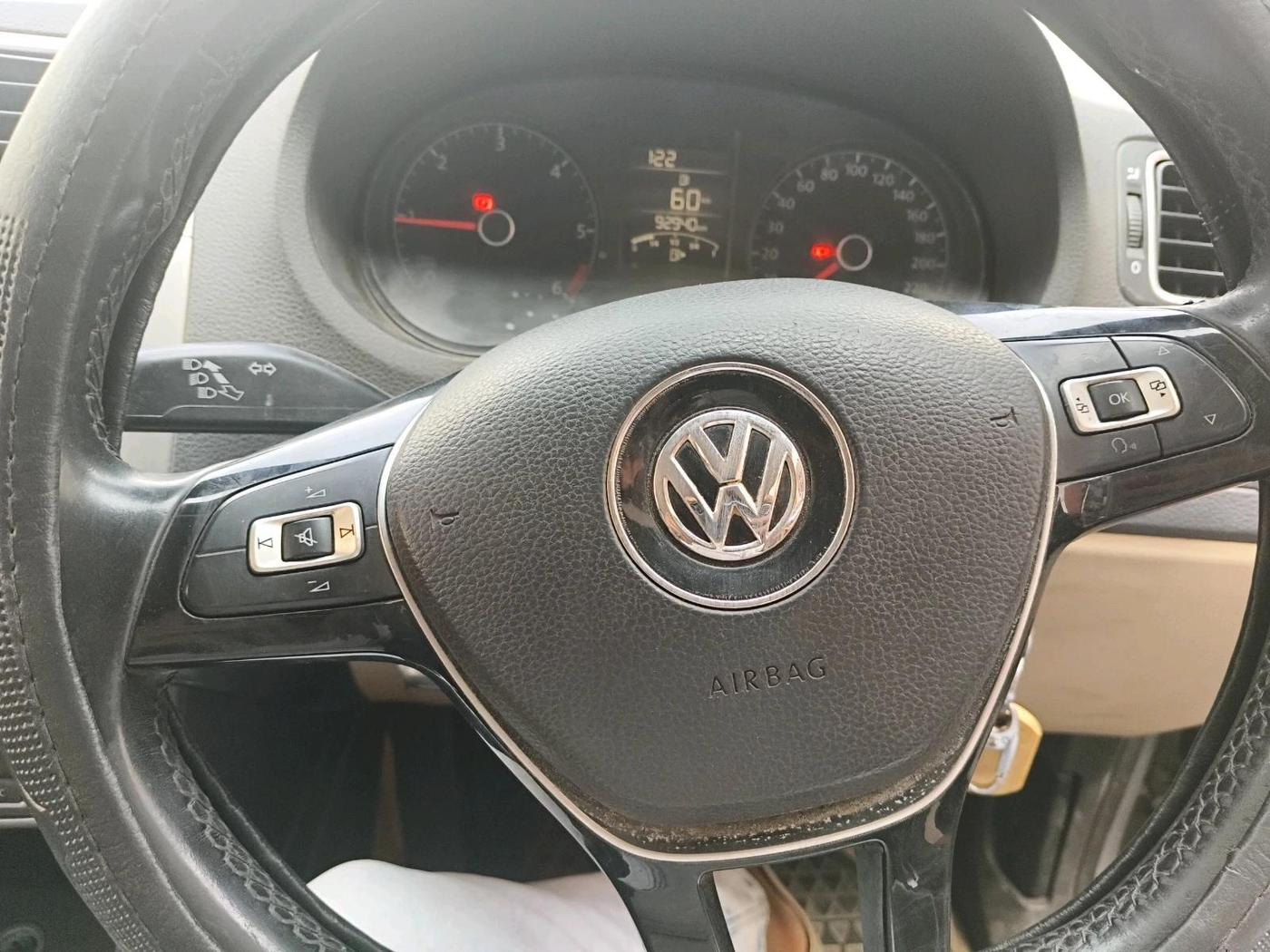 2014 Volkswagen Polo HIGHLINE1.5L, Diesel, Manual, 92,940 km, interior