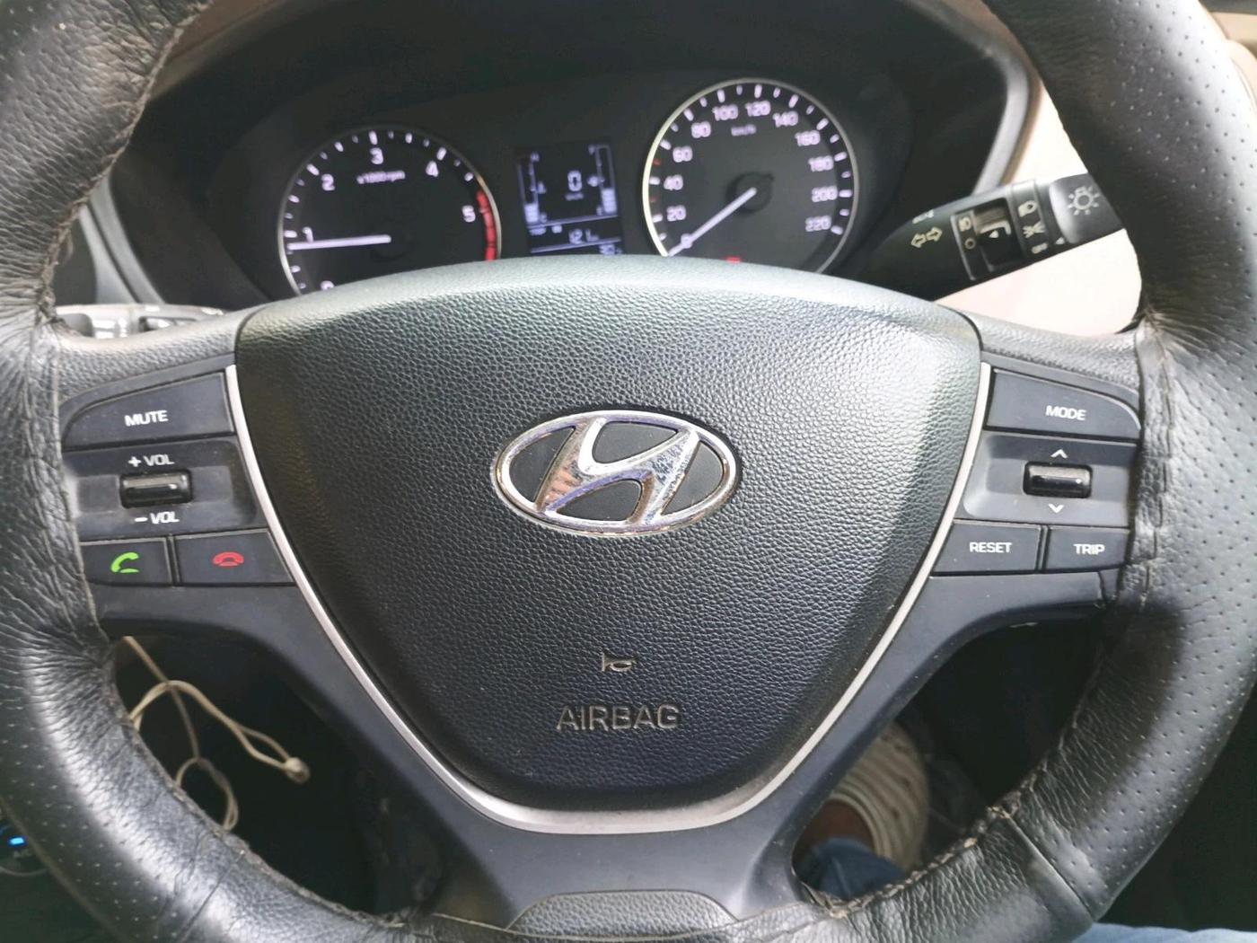 2016 Hyundai Elite i20 SPORTZ 1.4 CRDI, Diesel, Manual, 1,18,087 km, interior