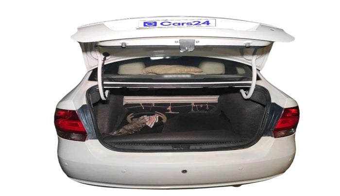 2011 Volkswagen Vento HIGHLINE 1.6 MPI, Petrol, Manual, 87,381 km, exterior