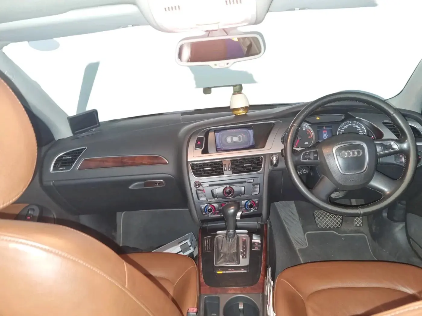 2010 Audi A4 2.0 TFSI, Petrol, Automatic, 1,02,511 km, interior
