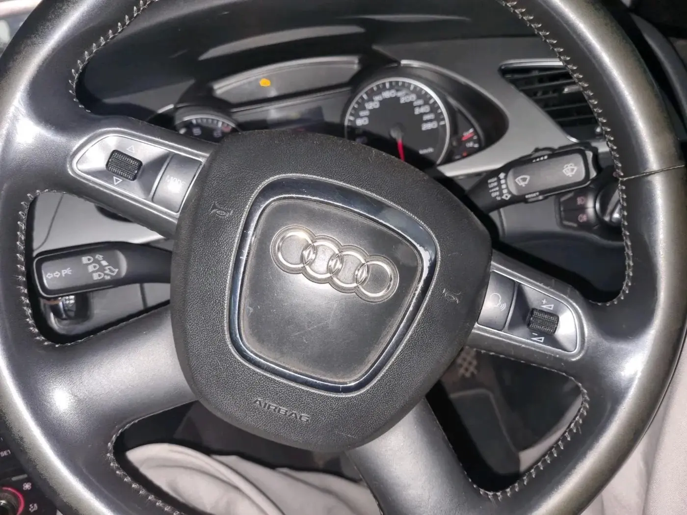 2010 Audi A4 2.0 TFSI, Petrol, Automatic, 1,02,511 km, interior