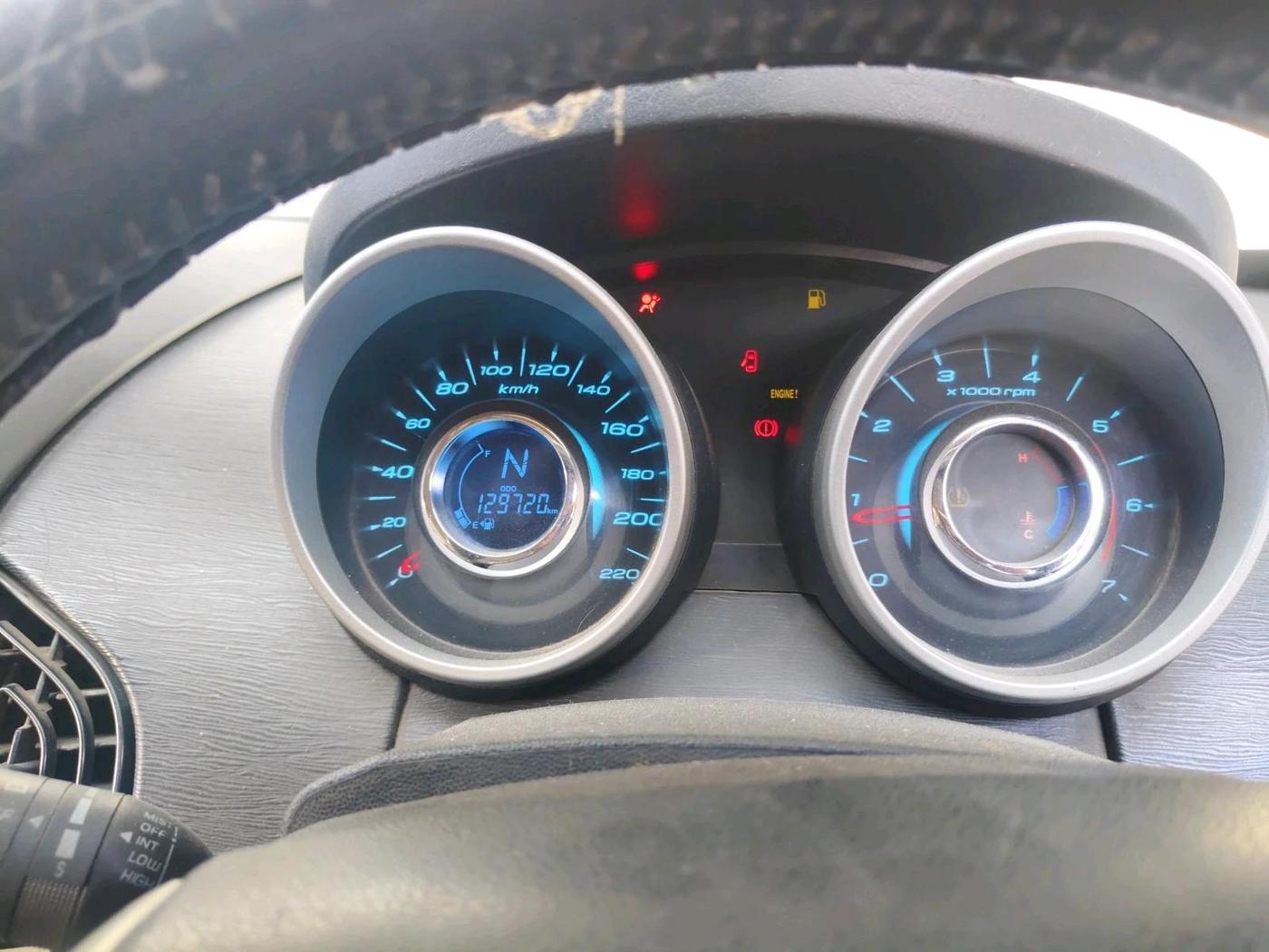 2015 Mahindra XUV500 W10, Diesel, Manual, 1,29,720 km, interior