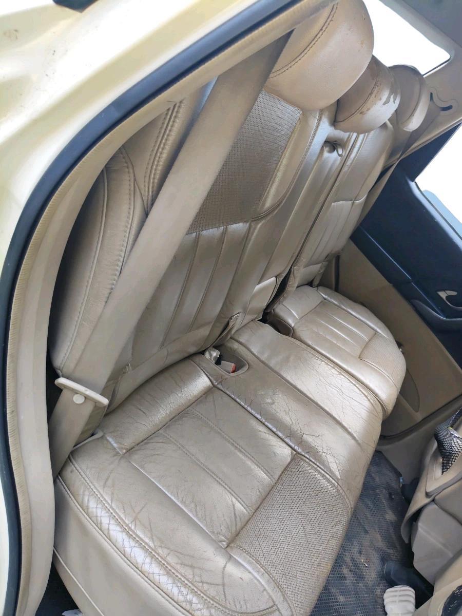 2015 Mahindra XUV500 W10, Diesel, Manual, 1,29,720 km, interior