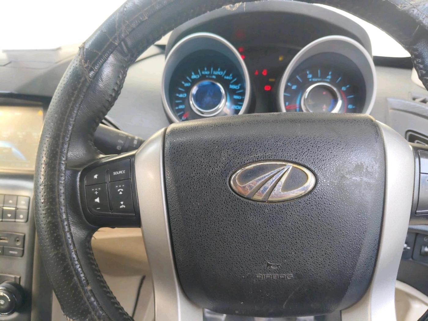 2015 Mahindra XUV500 W10, Diesel, Manual, 1,29,720 km, interior