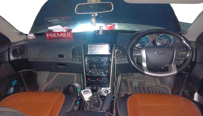 2018 Mahindra XUV500 W7, Diesel, Manual, 1,25,098 km, interior