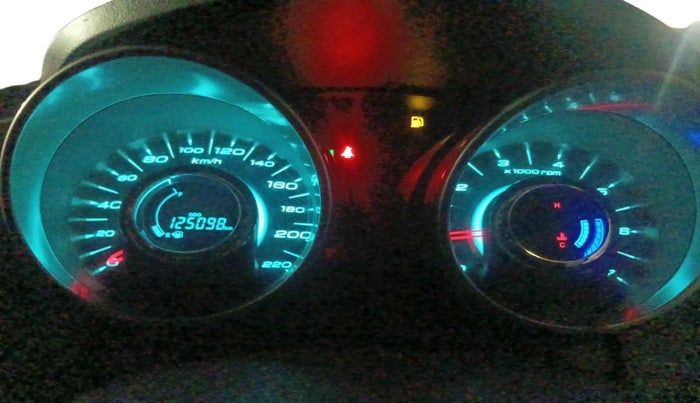 2018 Mahindra XUV500 W7, Diesel, Manual, 1,25,098 km, interior