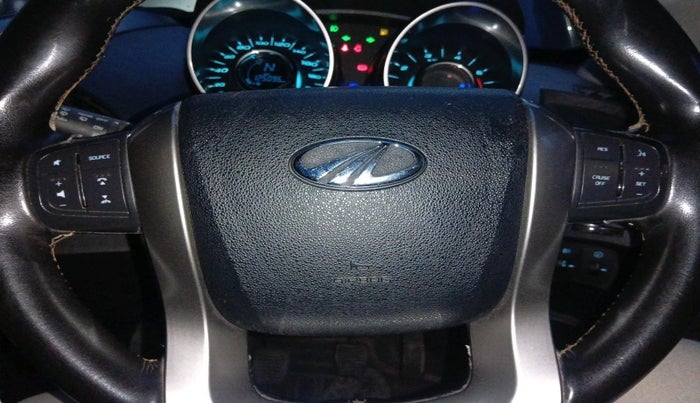2018 Mahindra XUV500 W7, Diesel, Manual, 1,25,098 km, interior