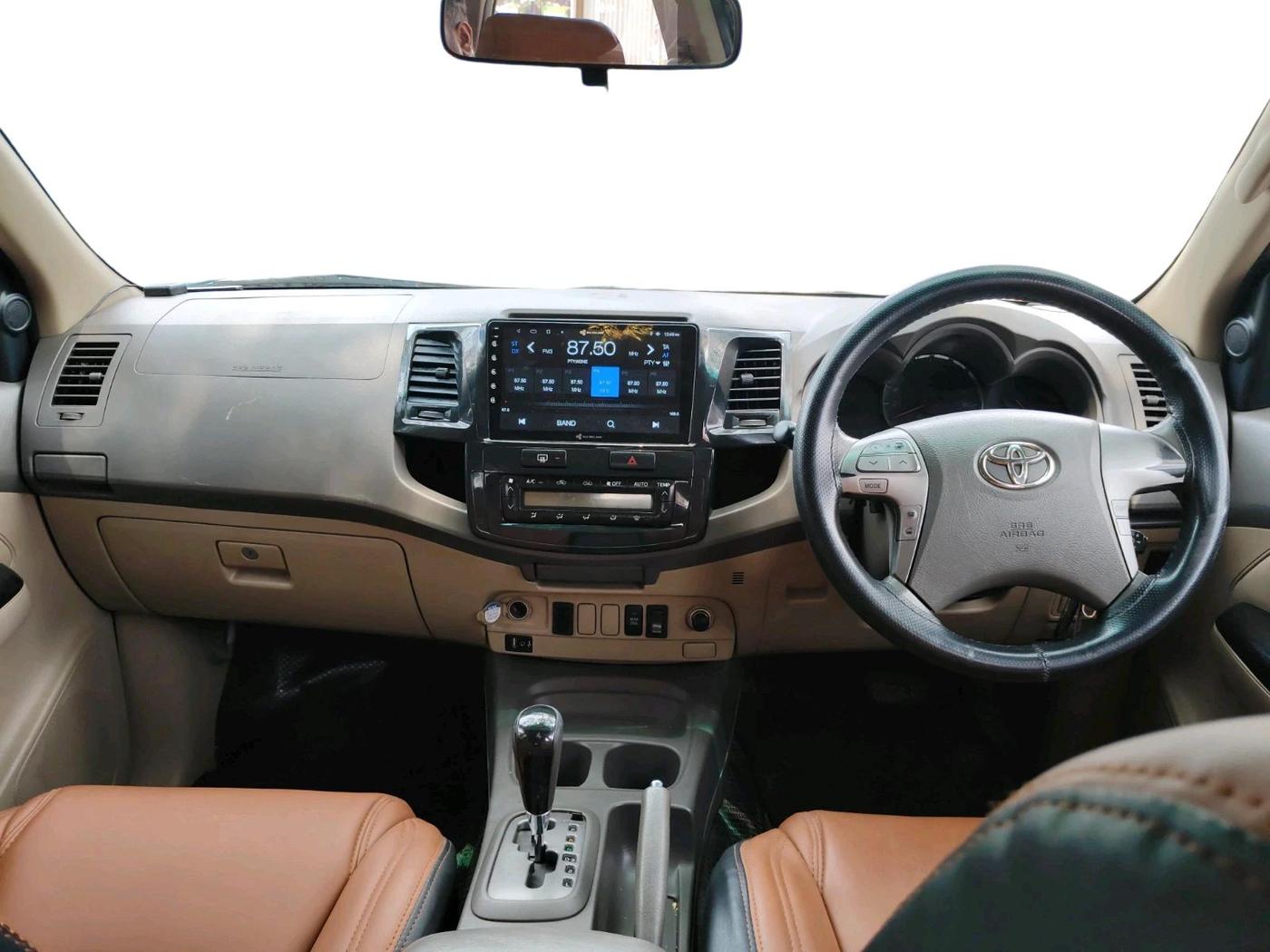 2012 Toyota Fortuner 3.0 4X2 AT, Diesel, Automatic, 1,47,498 km, interior