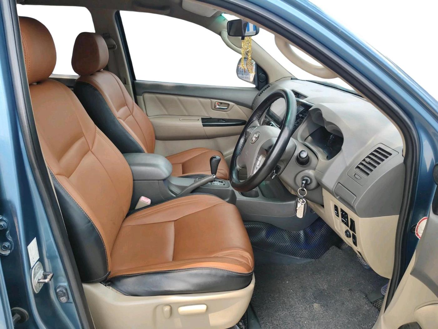 2012 Toyota Fortuner 3.0 4X2 AT, Diesel, Automatic, 1,47,498 km, interior