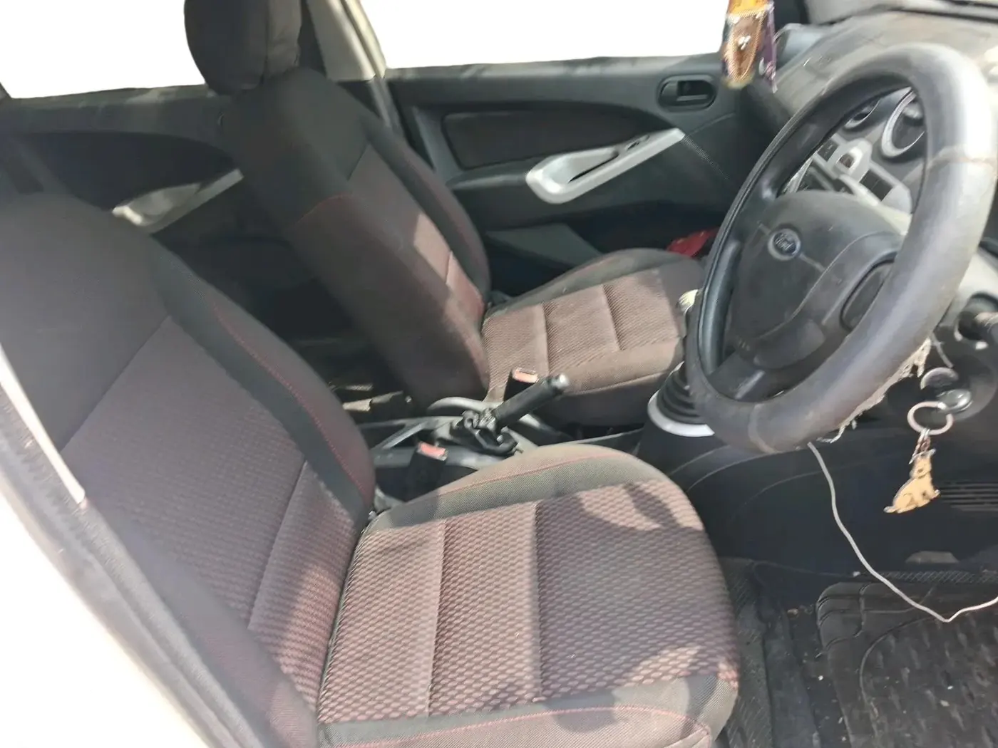 2011 Ford Figo TITANIUM 1.4 DIESEL, Diesel, Manual, 1,67,764 km, interior