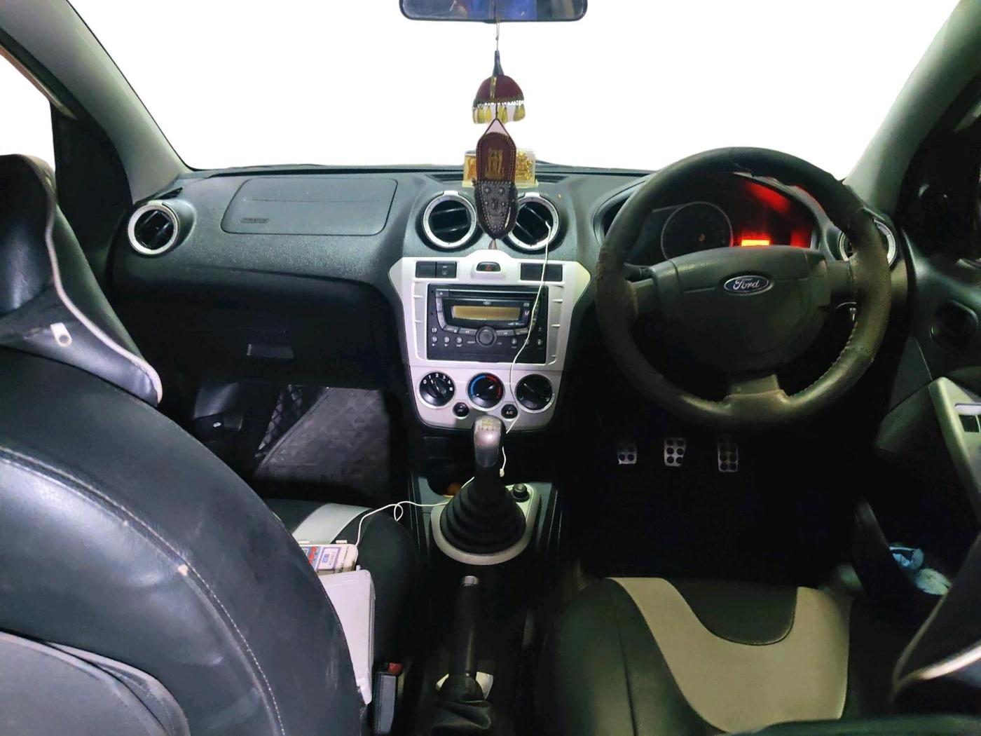 2012 Ford Figo TITANIUM 1.4 DIESEL, Diesel, Manual, 80,390 km, interior