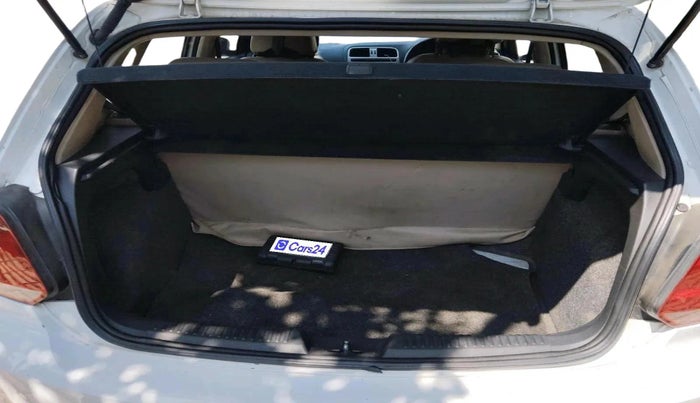 2017 Volkswagen Polo HIGHLINE1.2L, Petrol, Manual, 1,19,094 km, exterior