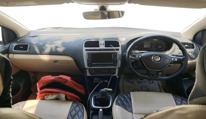 2017 Volkswagen Polo HIGHLINE1.2L, Petrol, Manual, 1,19,094 km, interior