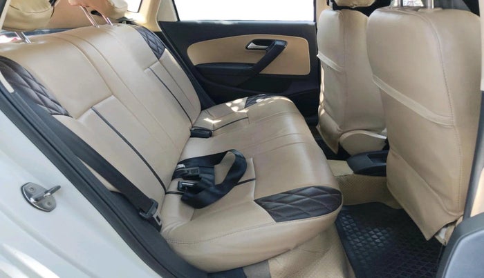 2017 Volkswagen Polo HIGHLINE1.2L, Petrol, Manual, 1,19,094 km, interior