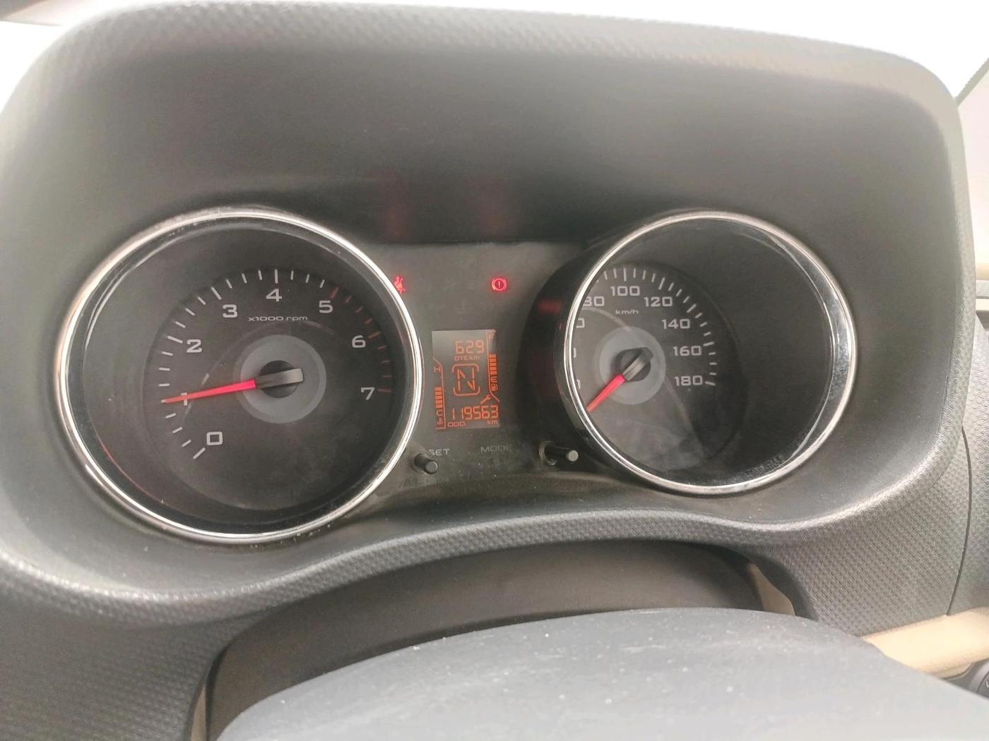 2017 Mahindra TUV300 T8, Diesel, Manual, 1,19,563 km, interior