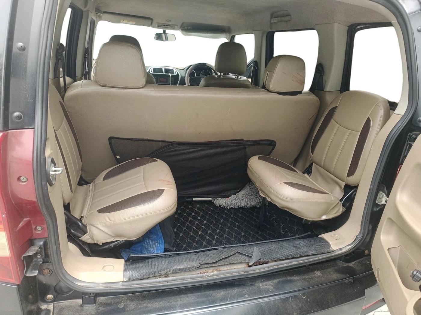 2017 Mahindra TUV300 T8, Diesel, Manual, 1,19,563 km, interior