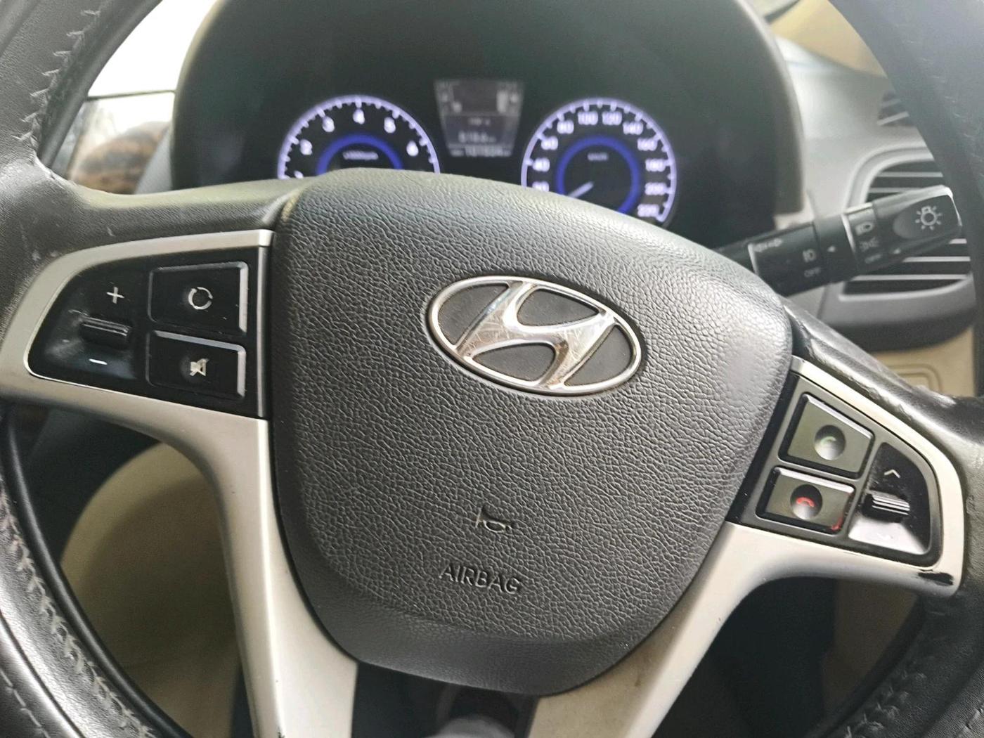 2014 Hyundai Verna FLUIDIC 1.6 VTVT SX, Petrol, Manual, 1,01,524 km, interior