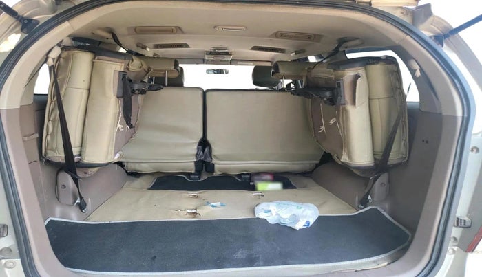 2015 Toyota Innova 2.5 GX 8 STR, Diesel, Manual, 2,13,510 km, exterior