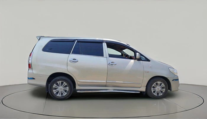 2015 Toyota Innova 2.5 GX 8 STR, Diesel, Manual, 2,13,510 km, exterior