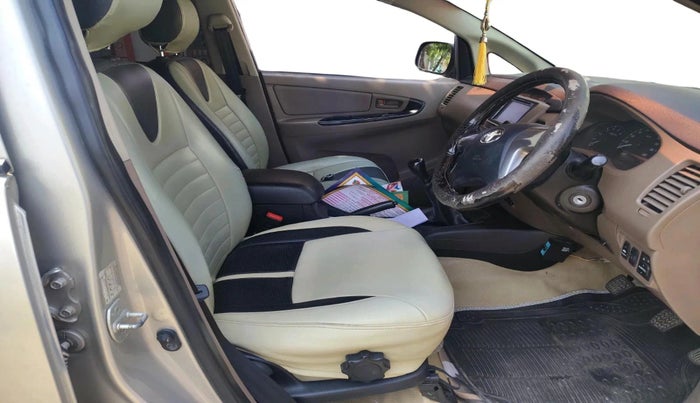 2015 Toyota Innova 2.5 GX 8 STR, Diesel, Manual, 2,13,510 km, interior