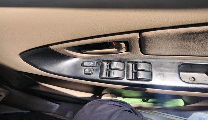 2015 Toyota Innova 2.5 GX 8 STR, Diesel, Manual, 2,13,510 km, interior