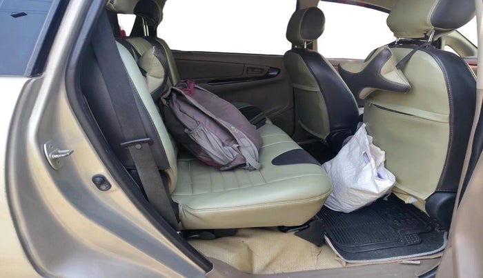 2015 Toyota Innova 2.5 GX 8 STR, Diesel, Manual, 2,13,510 km, interior