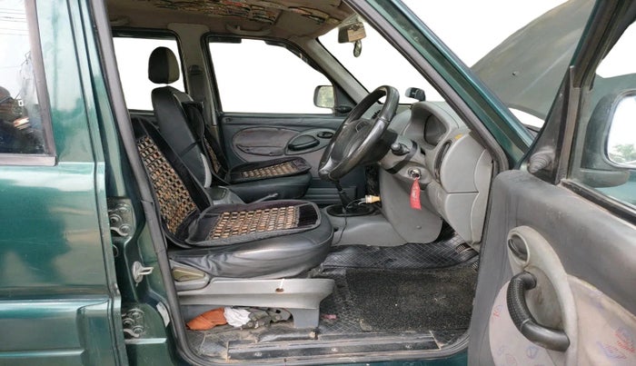 2002 Mahindra Scorpio 2.6 TURBO 8 STR, Diesel, Manual, 1,51,186 km, interior