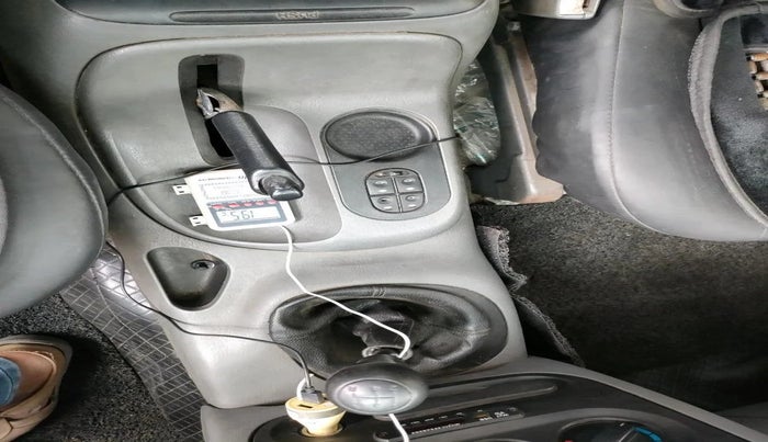 2002 Mahindra Scorpio 2.6 TURBO 8 STR, Diesel, Manual, 1,51,186 km, interior