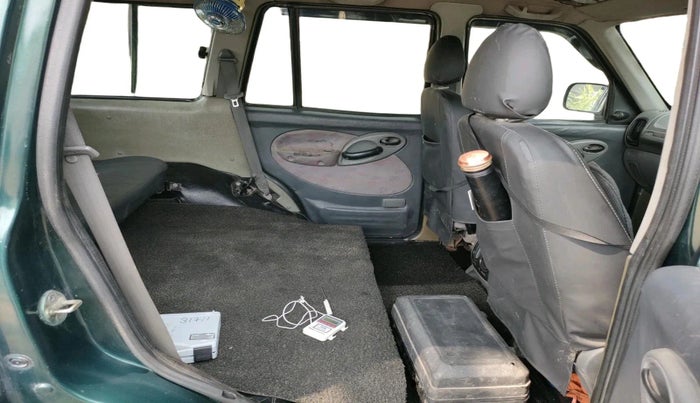 2002 Mahindra Scorpio 2.6 TURBO 8 STR, Diesel, Manual, 1,51,186 km, interior